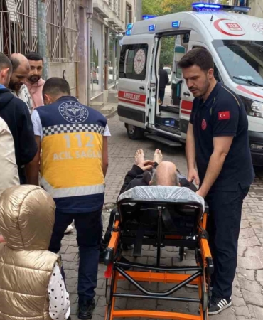 Çalışma sırasında doğal gaz borusu patladı: Alevler eve sıçradı