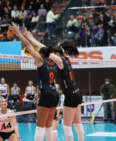 Eczacıbaşı Dynavit evinde set vermedi