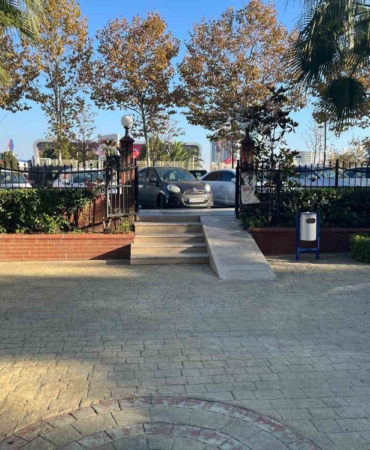 Esenyurt’ta diş kliniğine güpegündüz kurşun yağmuru: