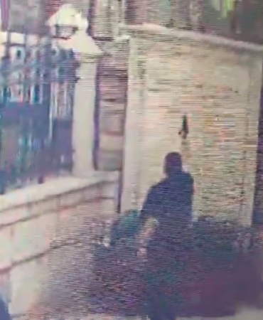 Fatih’te cami avlusunda havaya ateş açan şüpheli Üsküdar’da yakalandı