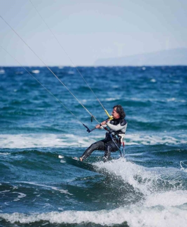 Havada rüzgara, denizde dalgalara karşı meydan okuyorlar