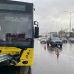 Kadıköy’de bariyerler İETT otobüsüne ok gibi saplandı