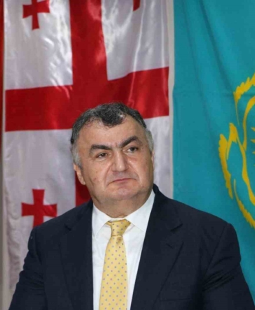 Kassanov’dan iktidar partisine tebrik mesajı