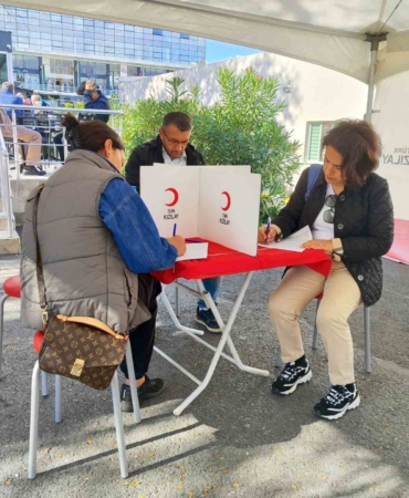 Kızılay Haftası’nda Yedikule’de kan bağışı seferberliği: “Kan acil değil sürekli bir ihtiyaç”