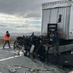 Kuzey Marmara Otoyolu’nda ilginç kaza: Park halindeki tıra çarpan tırın çekicisi yerinden koptu