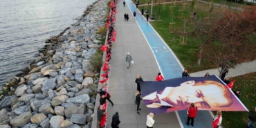 Maltepe’de ‘Ata’ya Saygı Zinciri’ oluşturuldu