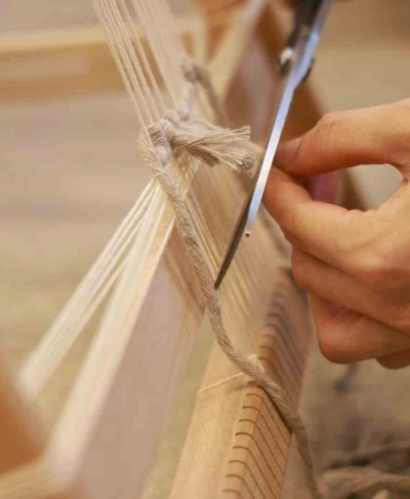 Moda Akademisi’nde öğrenciler Hereke ipek halısı dokumayı öğrendi