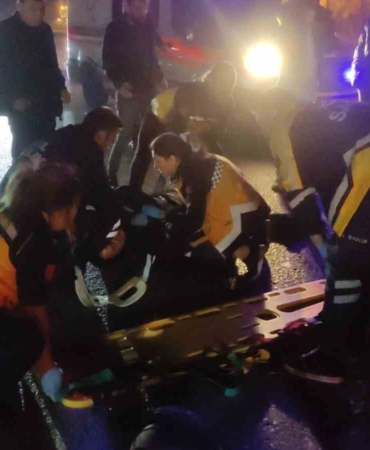 Motosiklet traktör römorkuna çarptı: 1 ağır yaralı