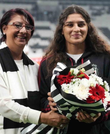 Tüpraş Stadyumu’nda Nesrin Baş unutulmadı