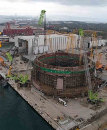 Türkiye’de ilk kez inşa edilen balık çiftliğinin 700’er tonluk son parçaları için dev operasyon