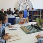 Vali Aygöl öğrenciler ile birlikte kütüphanede kitap okudu