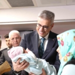 Bakan Memişoğlu, İstanbul’da yeni yılın ilk bebeklerini ziyaret etti