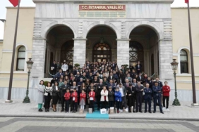 EVA TINY’e İstanbul Valisi Gül’den ödül