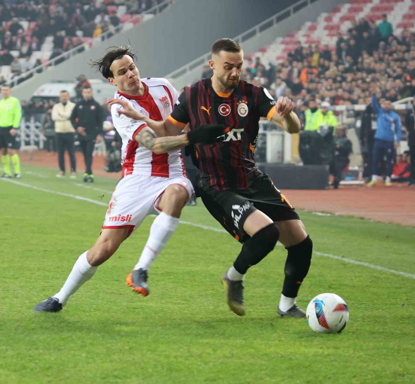 Galatasaray’da tek değişiklik