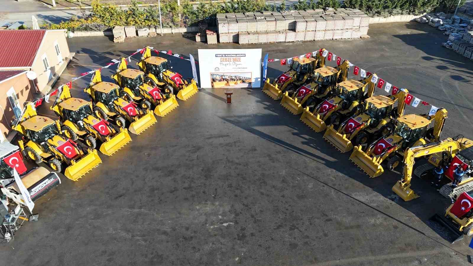 Gebze Belediyesi’nin araç filosuna 13 yeni iş makinesi eklendi