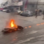 Sultanbeyli’de İETT otobüsüne çarpan motosiklet alev aldı