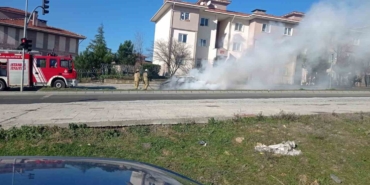 Arnavutköy’de seyir halindeki Fiat Tofaş otomobil alev topuna döndü