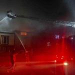 Avcılar’da korkutan yangın: İki katlı binada çıkan yan binaya sıçradı