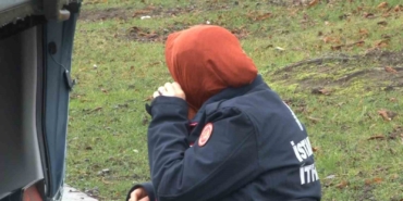 Başakşehir’de ters dönen otomobildeki 3 kişi burnu bile kanamadan kurtuldu