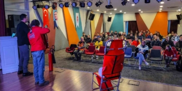 Beyoğlu Belediyesi çalışanlarına yangınla mücadele eğitimi verildi