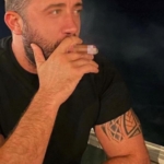 Büyükçekmece’de villa önünde lüks araca kalaşnikoflu saldırı: 1 yaralı