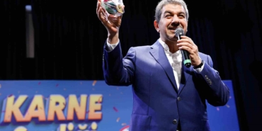 Esenler Belediye Başkanı Göksu, miniklerin karne heyecanına ortak oldu