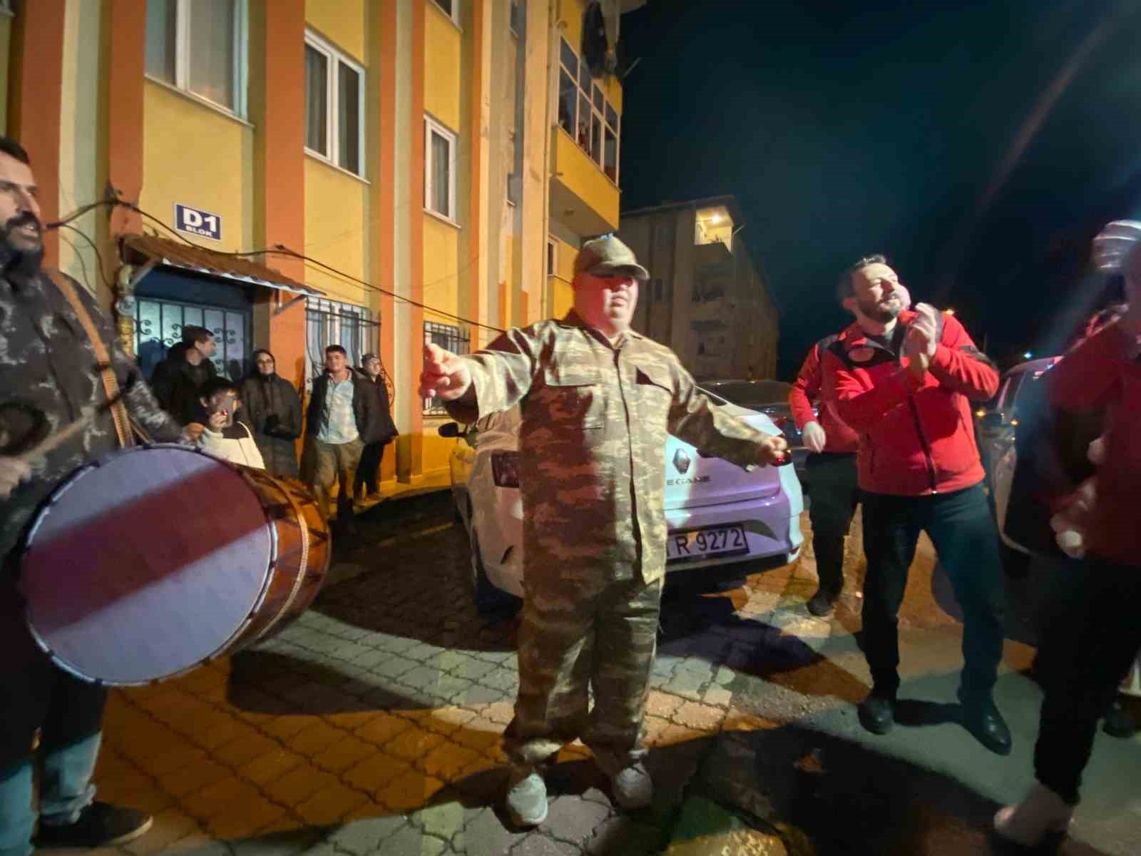 Özel birey Ali’nin asker olma hayali gerçek oldu, kınası bile yakıldı