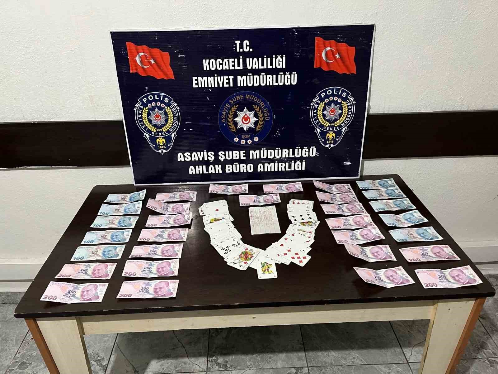 Karamürsel’de kahvehaneye kumar baskını