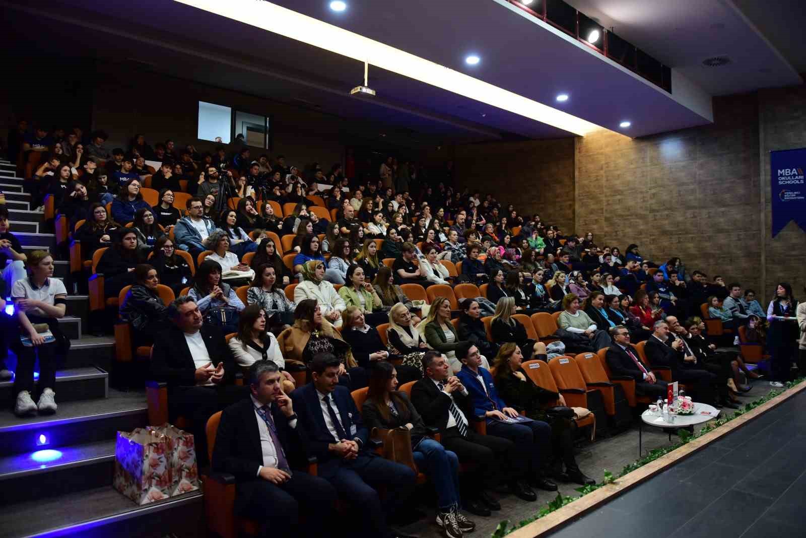 ’İlham Veren Kadınlar Zirvesi’ yoğun ilgi gördü