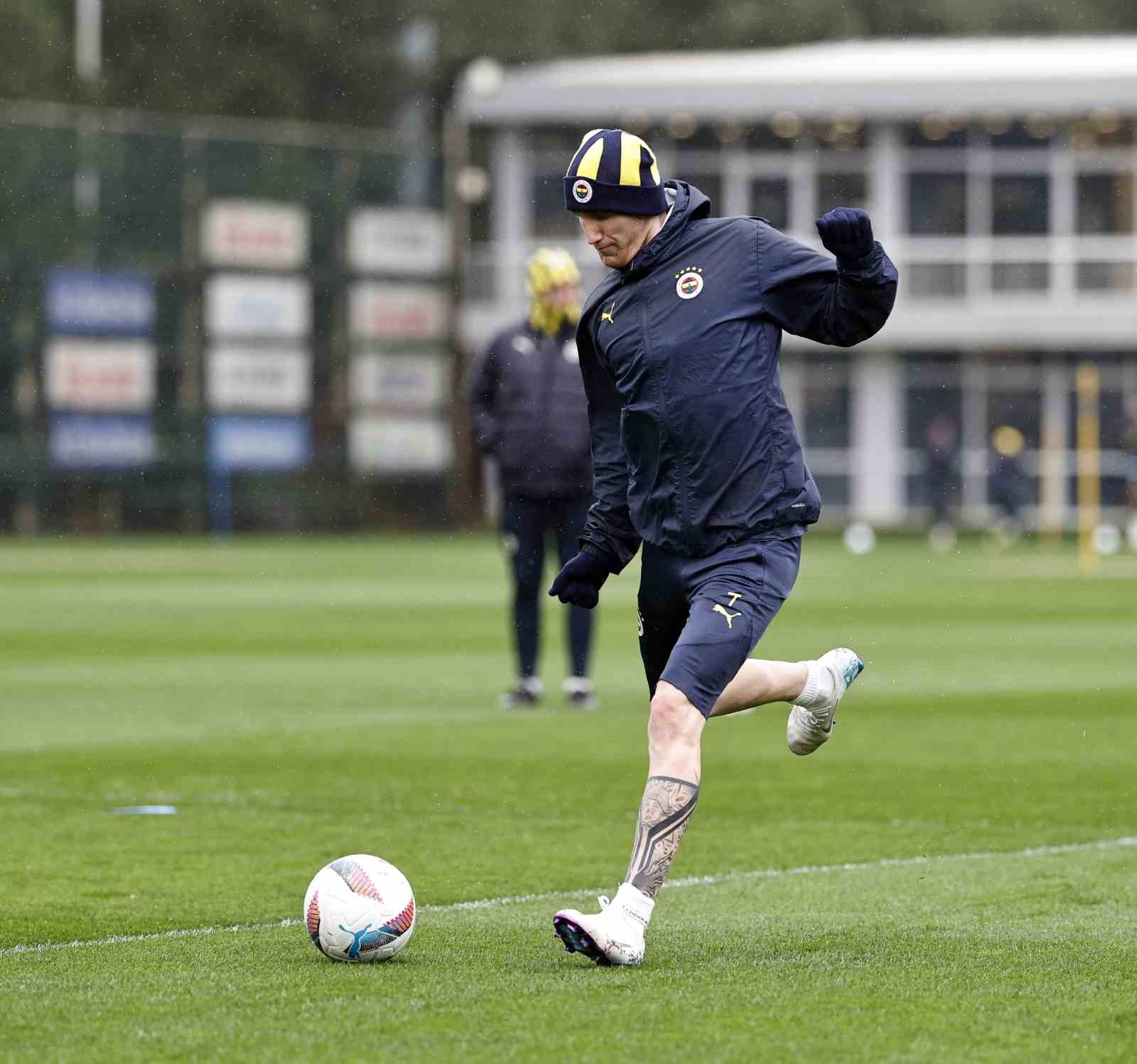 Fenerbahçe, çalışmalarına devam etti