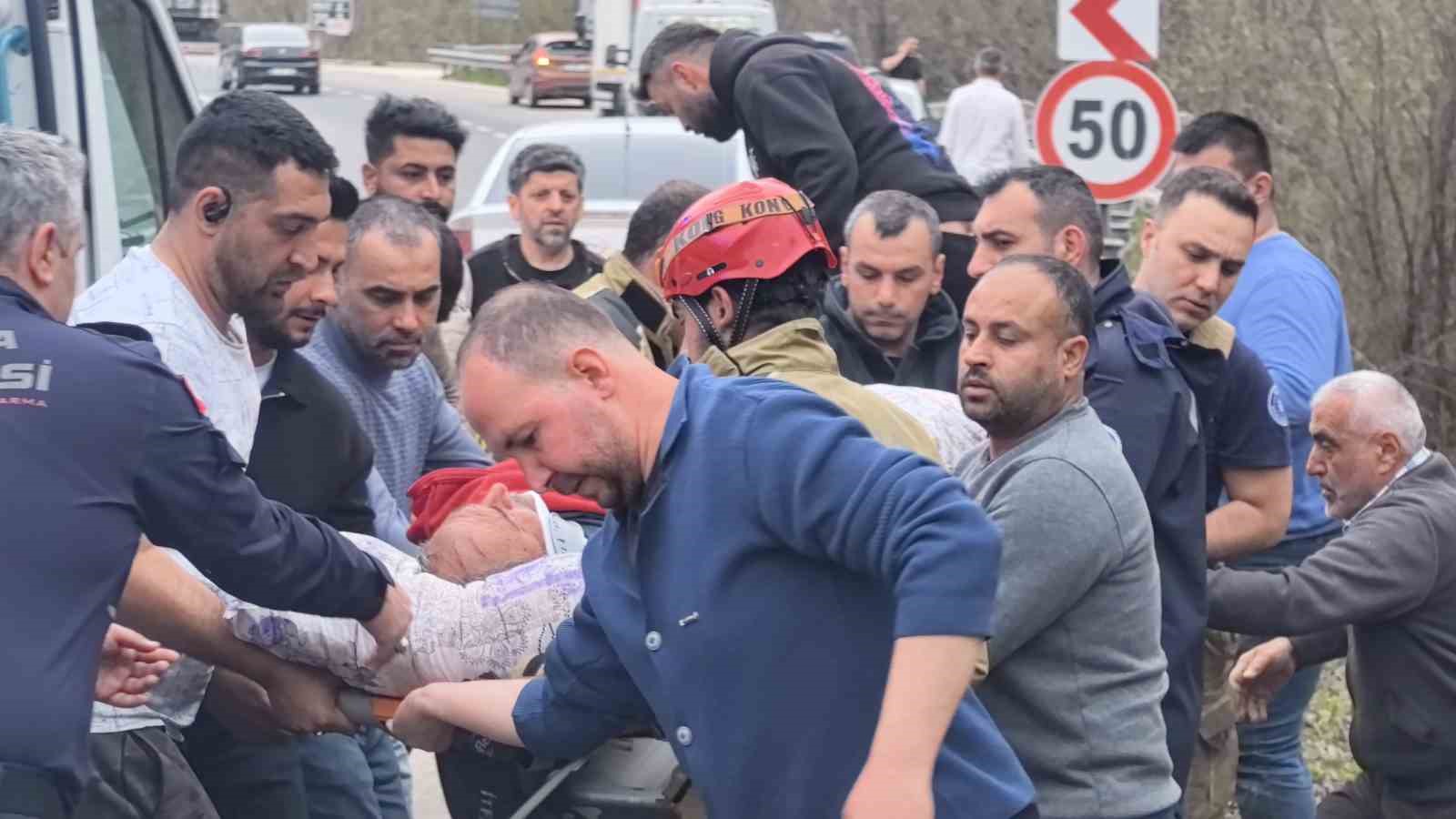 Kontrolden çıkan tır şarampole yuvarlandı: 1 yaralı