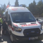 İşçi servisten inen kişiye motosiklet çarptı