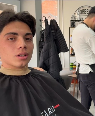 Vinci berbere çevirdi, metrelerce yüksekte müşterilerini tıraş etti