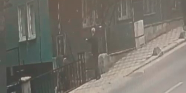 Esenler’de dehşet anları kamerada: Kayınpederini silahla vurarak kaçtı