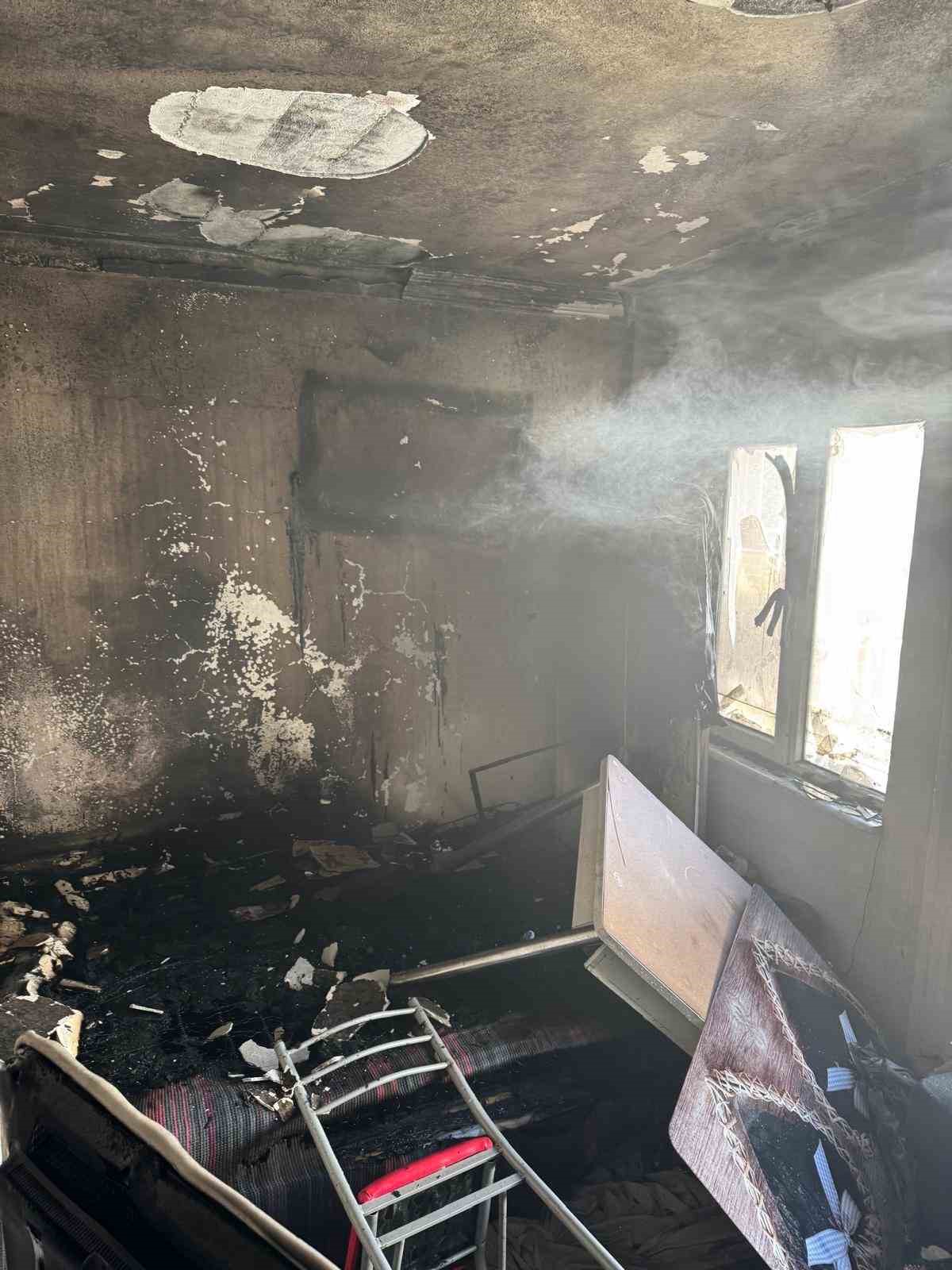 Bandırma’da ev yangını