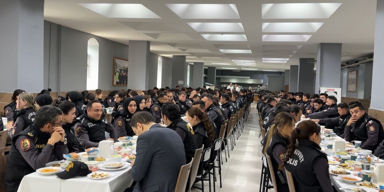 İstanbul Valisi Gül, Çevik Kuvvet Şube Müdürlüğünü ziyaret etti