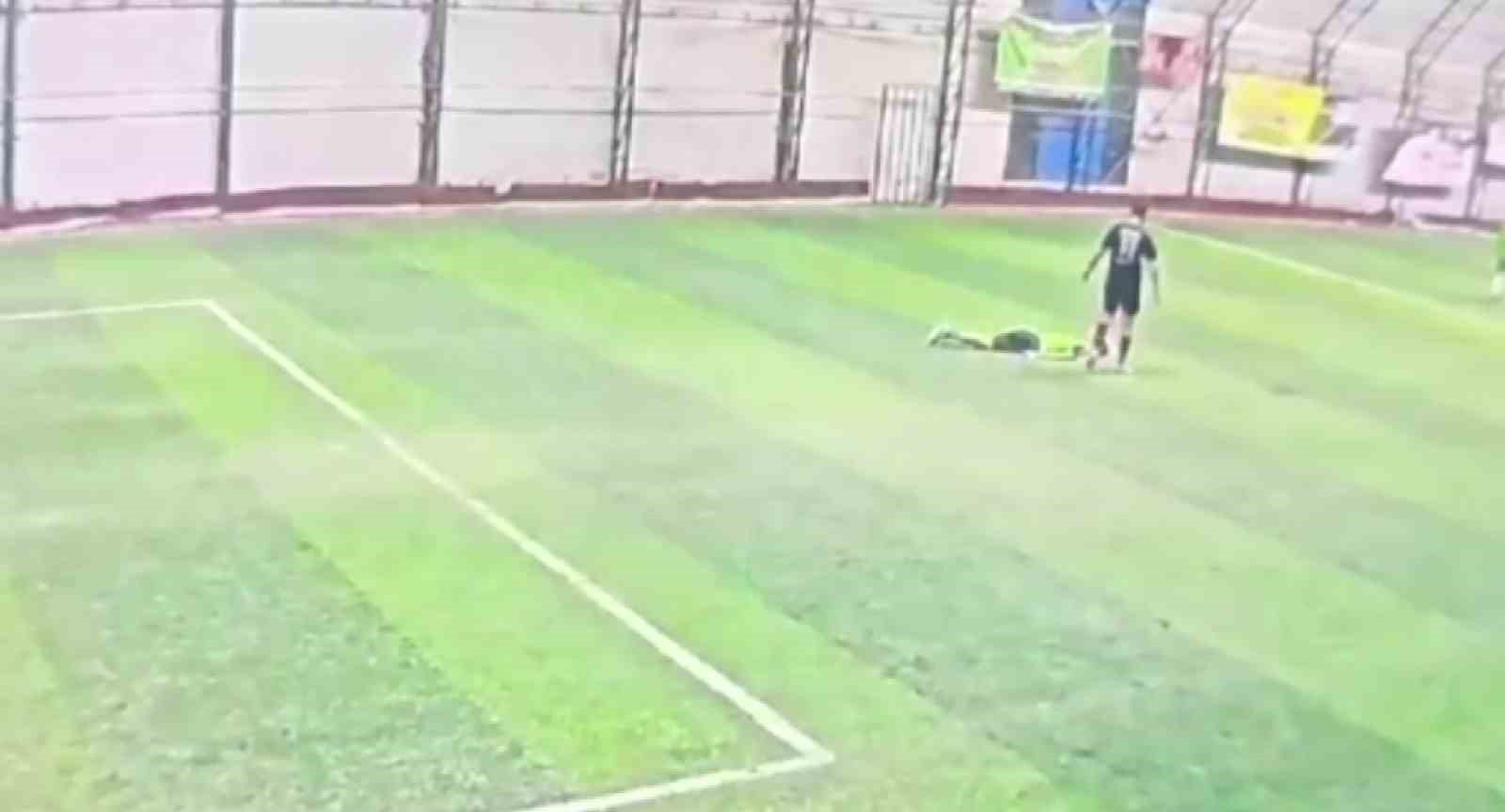 Sancaktepe’de halı sahada fenalaşan 17 yaşındaki genç hayatını kaybetti