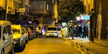 Bağcılar’da motosikleti şüpheliler iki kişiye silahlı saldırı düzenledi: 1 ölü, 1 yaralı