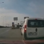 Bir anda geri manevra yaptı, korku dolu anlar kameraya yansıdı