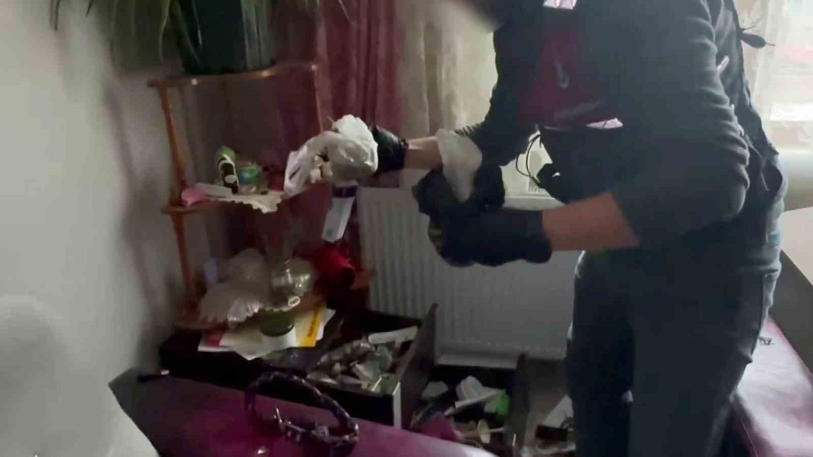 Sakarya’da narkotik köpeği destekli uyuşturucu operasyonu: 2 tutuklama