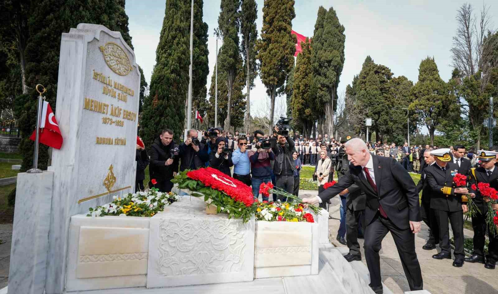 Milli şair Mehmet Akif Ersoy, İstiklal Marşı’nın kabulünün 104’üncü yılında anıldı