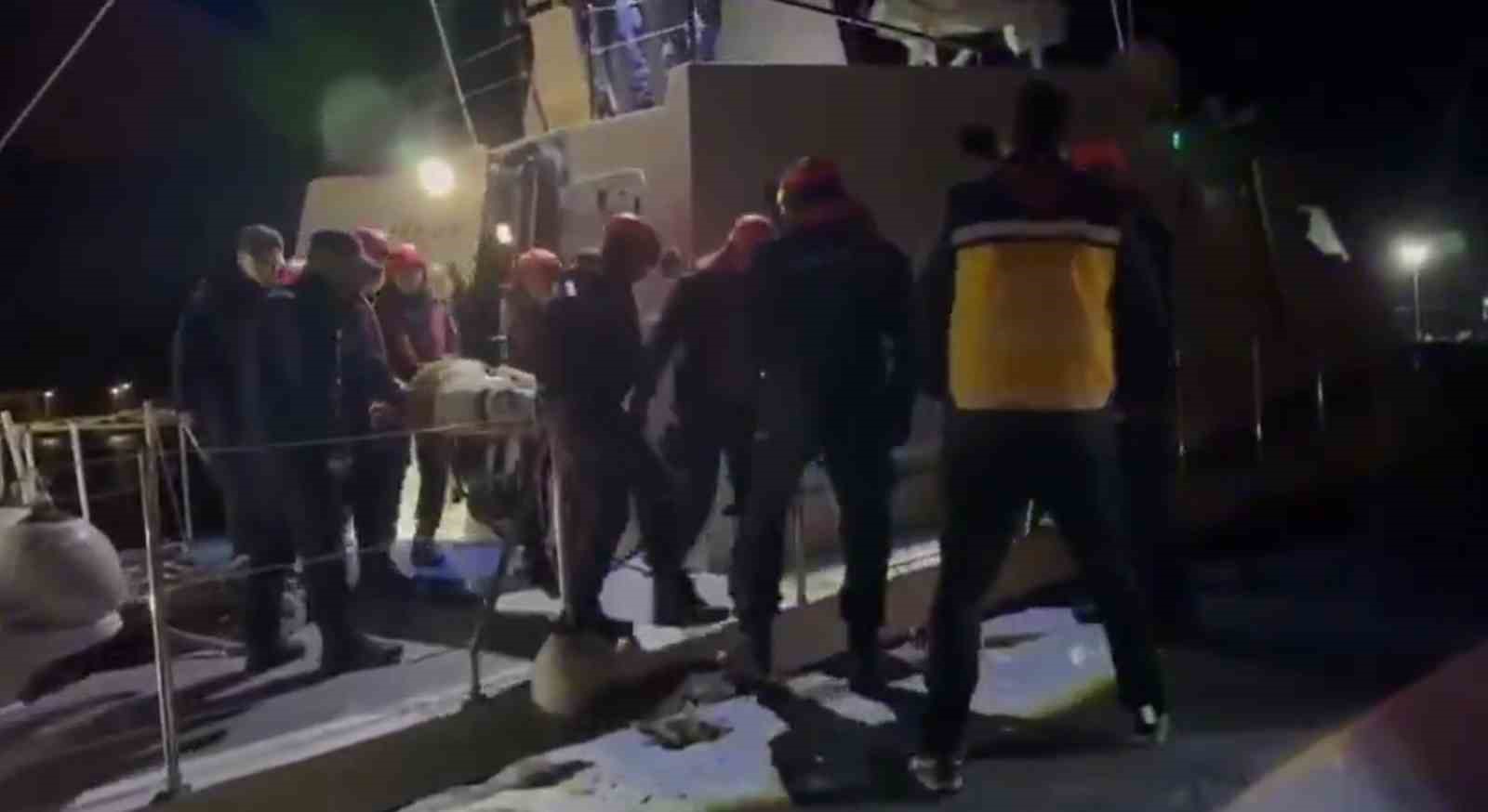 Çanakkale’de göğüs solunum rahatsızlığı tanısı konulan hasta Sahil Güvenlik botu ile tahliye edildi