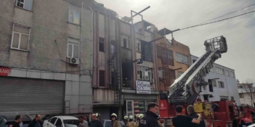 Bayrampaşa’da yangında can pazarı: 2 kadın işçi çatıda mahsur kaldı