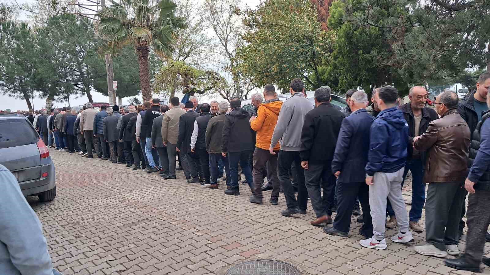 Bayramlaşma kuyruğunun sonu görünmedi