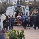 Okulunun önünde öğrenciyi bıçakladılar