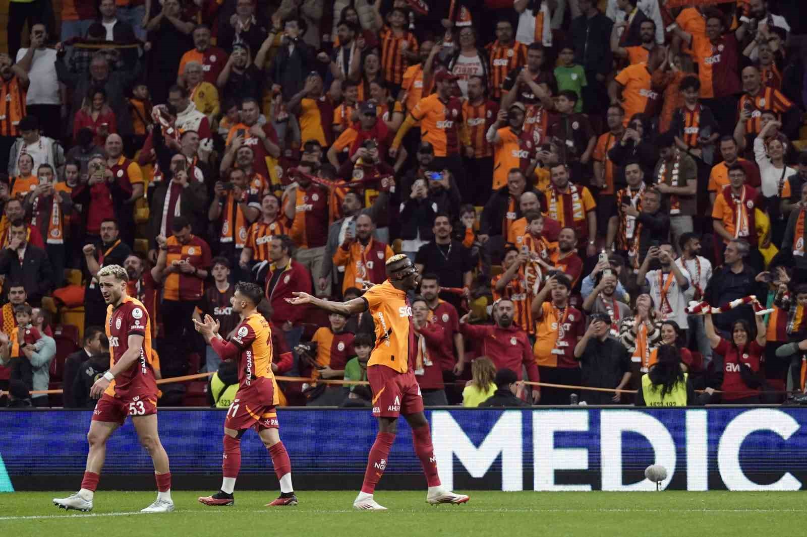 Galatasaray, Fenerbahçe ile puan farkını maç fazlasıyla 10’a çıkardı