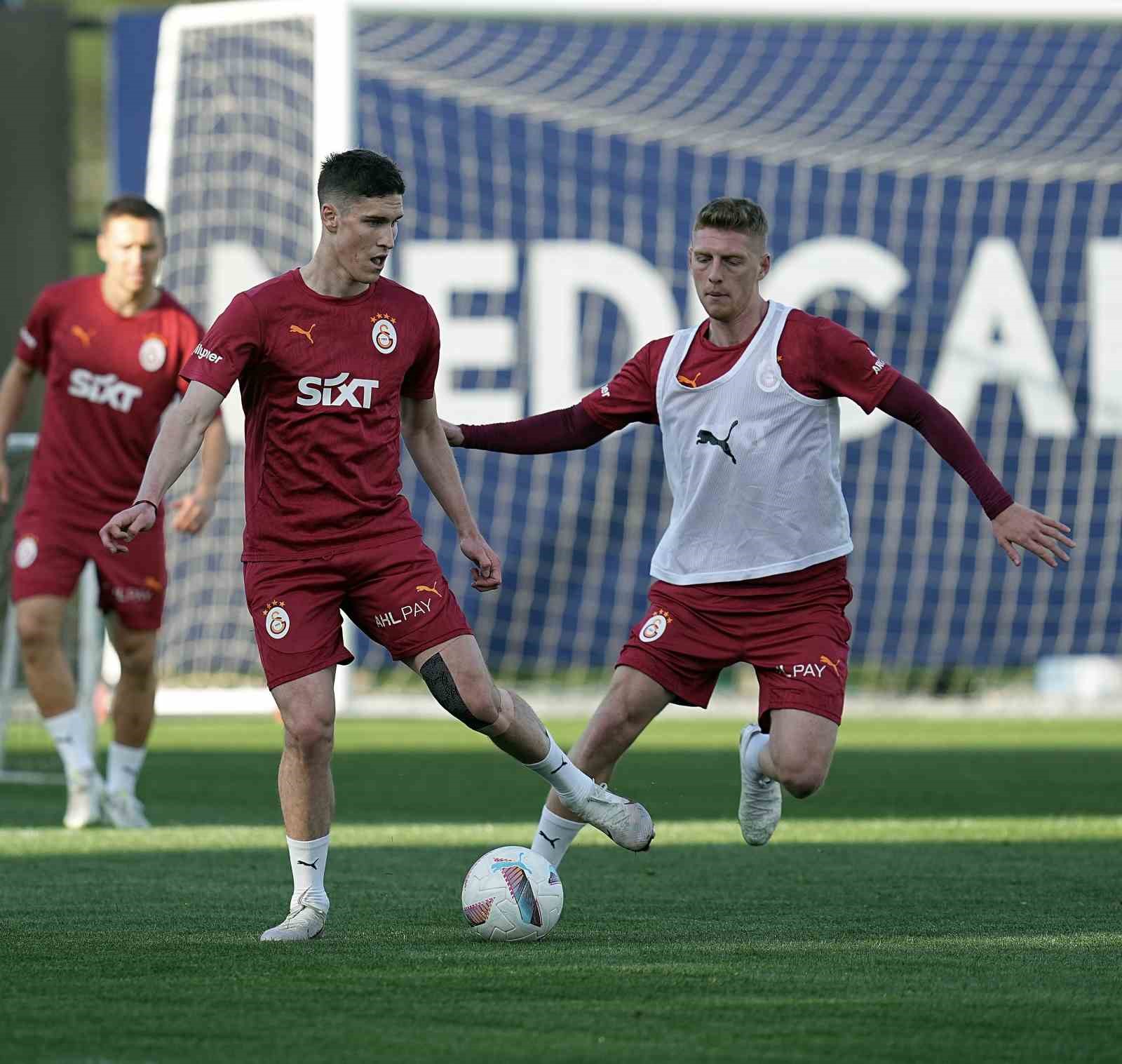 Galatasaray, Fenerbahçe maçı hazırlıklarını sürdürdü