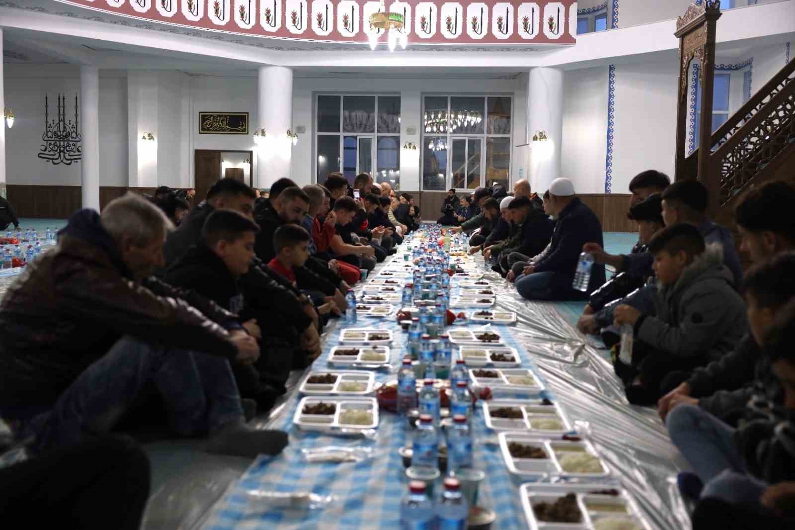 Büyükşehirin iftar sofrası bu kez Balkanlar’da kuruldu