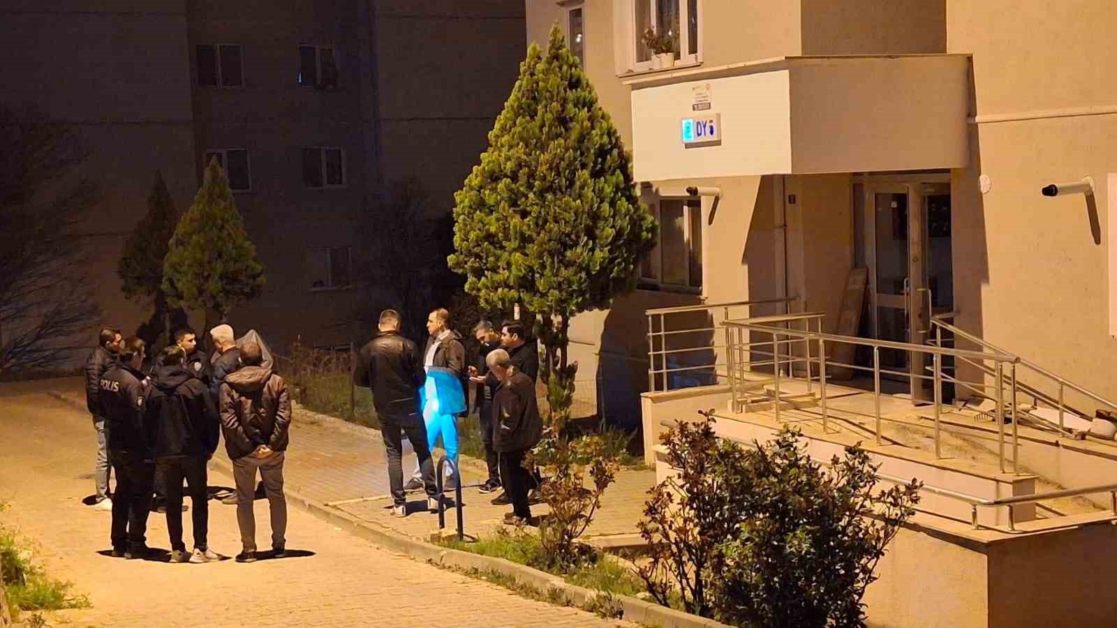 Bilecik’te cinnet getiren şahıs evde rastgele ateş etti