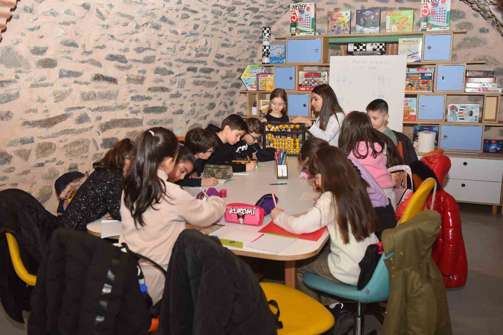 Molla Yegân’da ders zili çaldı